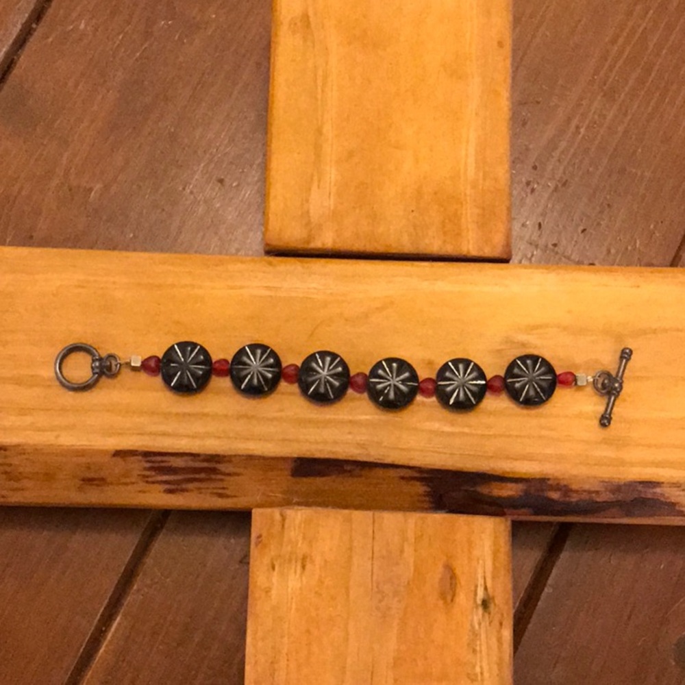 Women’s red/black handmade bead bracelet.